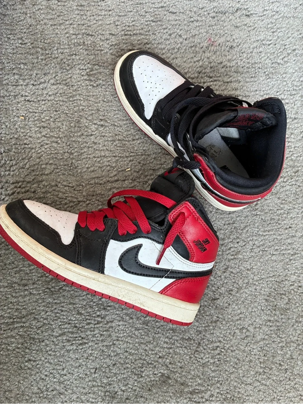 Nike Kids Two-Tone High-Top Sneakers in Black, White & Red Size 1Y
